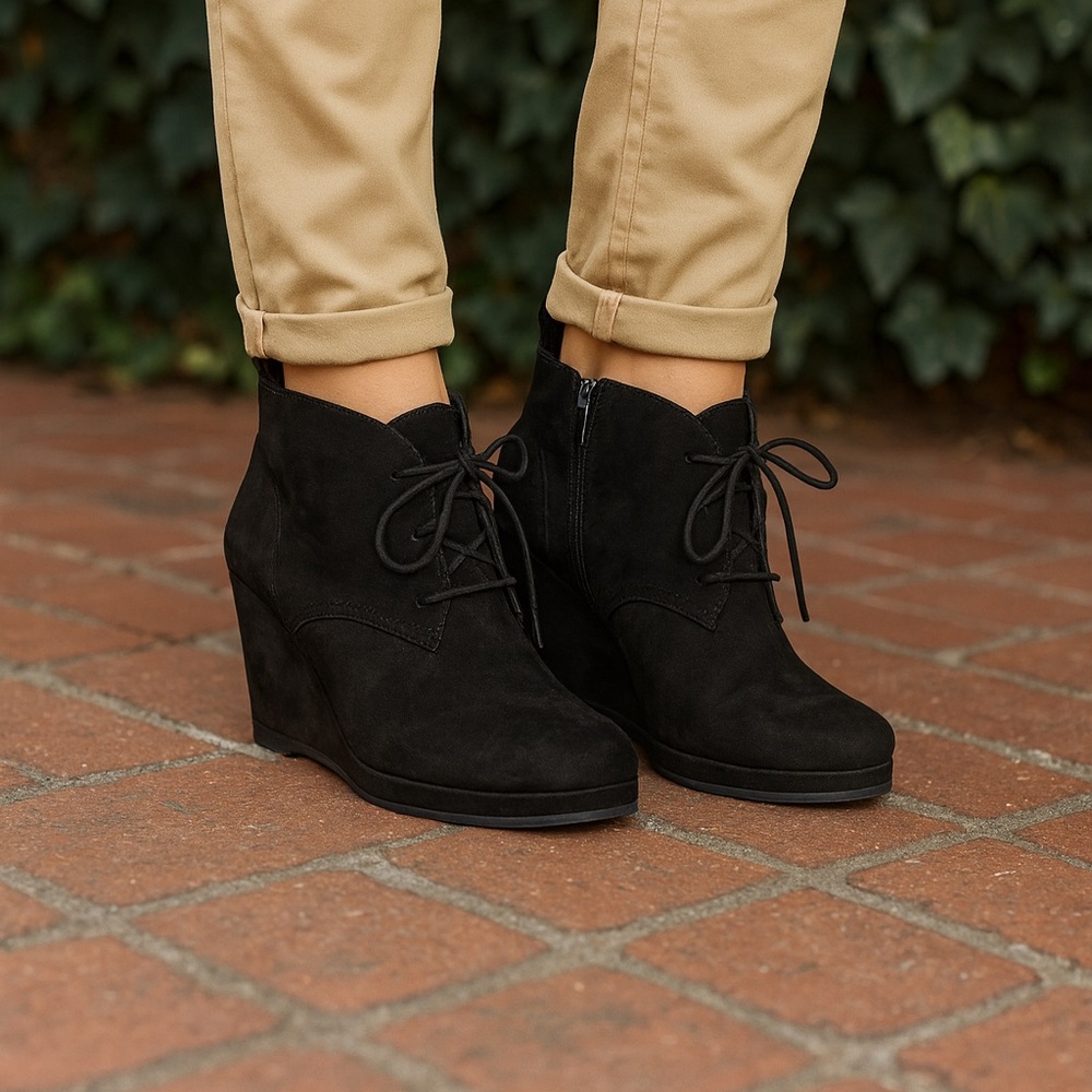 DOLCE VITA Black Vegan Suede Laced Wedge Heel Walkable Ankle Boots, 8.5